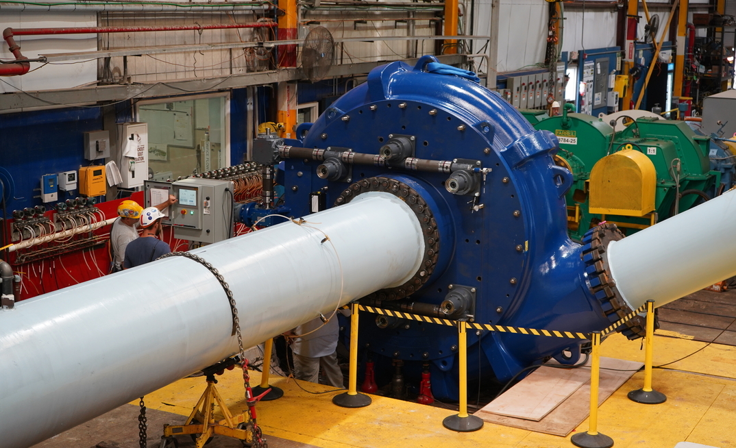 GIW® RAMSL installed on a large MDX-750 slurry pump, enabling precise remote nose gap adjustments under full operating loads.