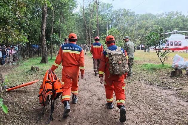 Braving chest-deep mud, Chinese rescue team races to find survivors in mudslide-hit Nepal