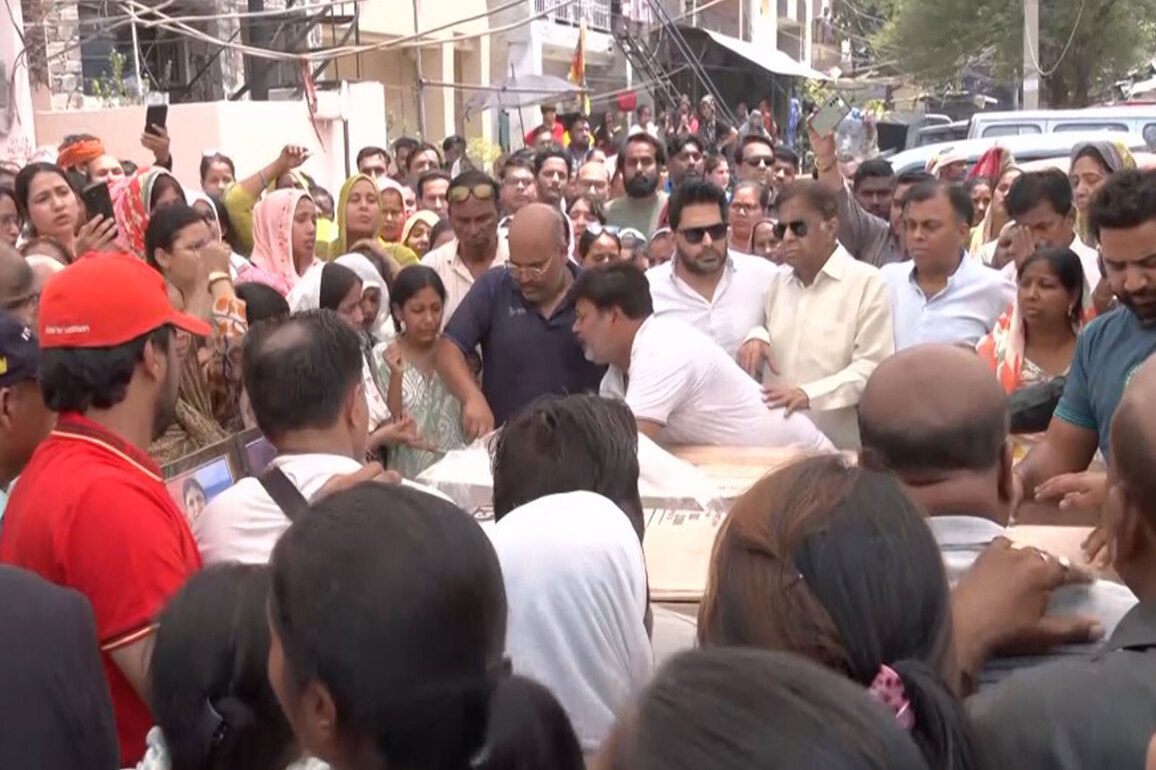 Bodies of Delhi family killed in Jabalpur cruise boat capsize return home