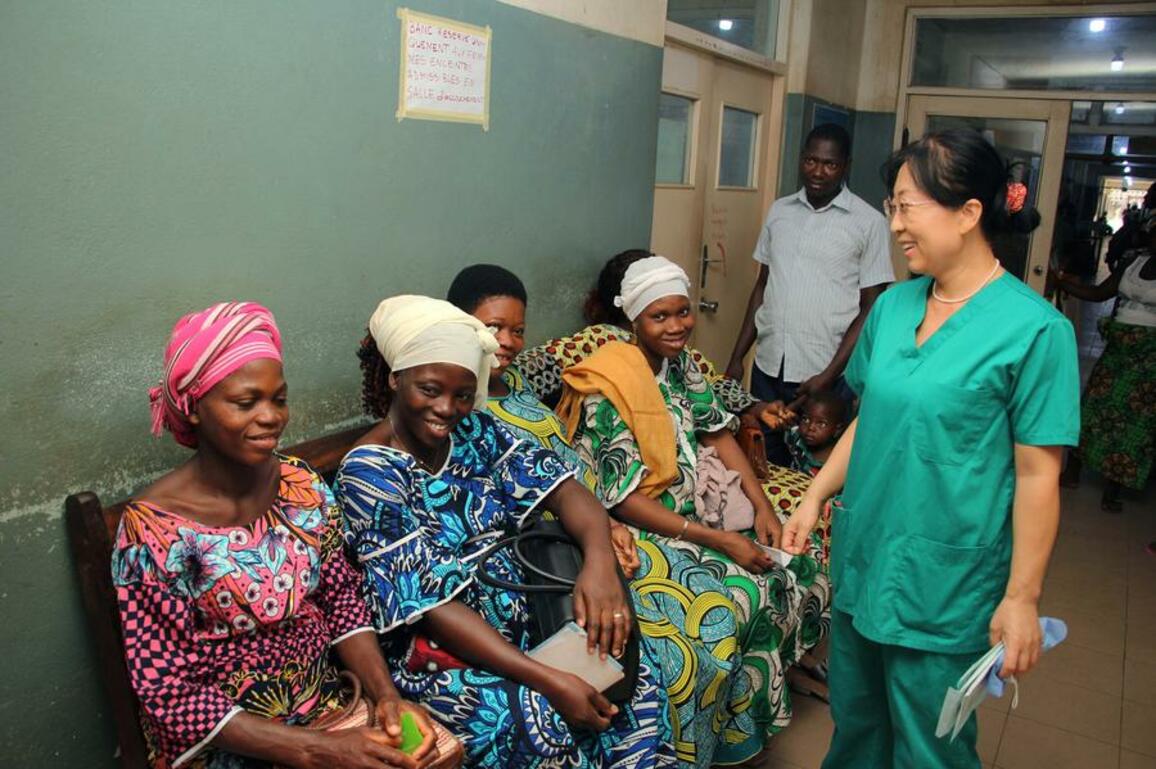 (Hello Africa) Chinese medics treat patients, empower locals in Benin