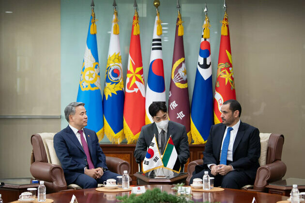 Al Dhaheri meets Defence Minister of South Korea