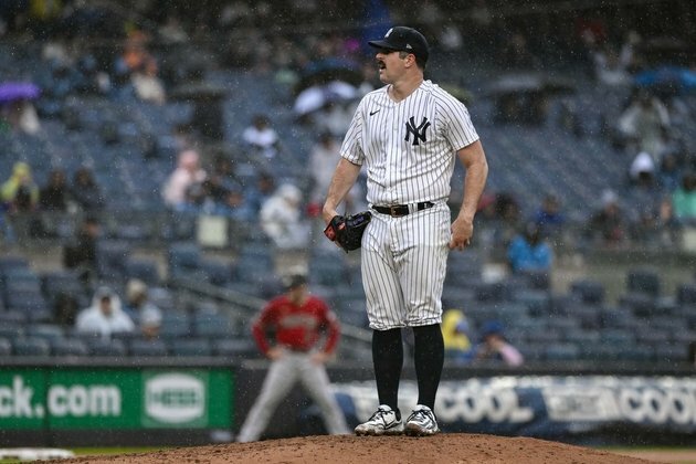 Yankees, Royals square off, looking to end season on high