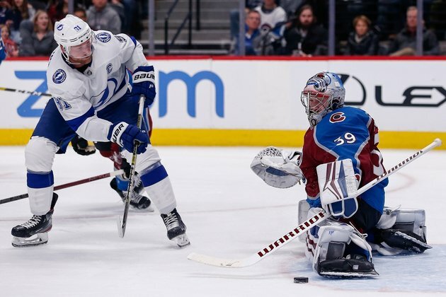Avalanche G Francouz signs two-year deal