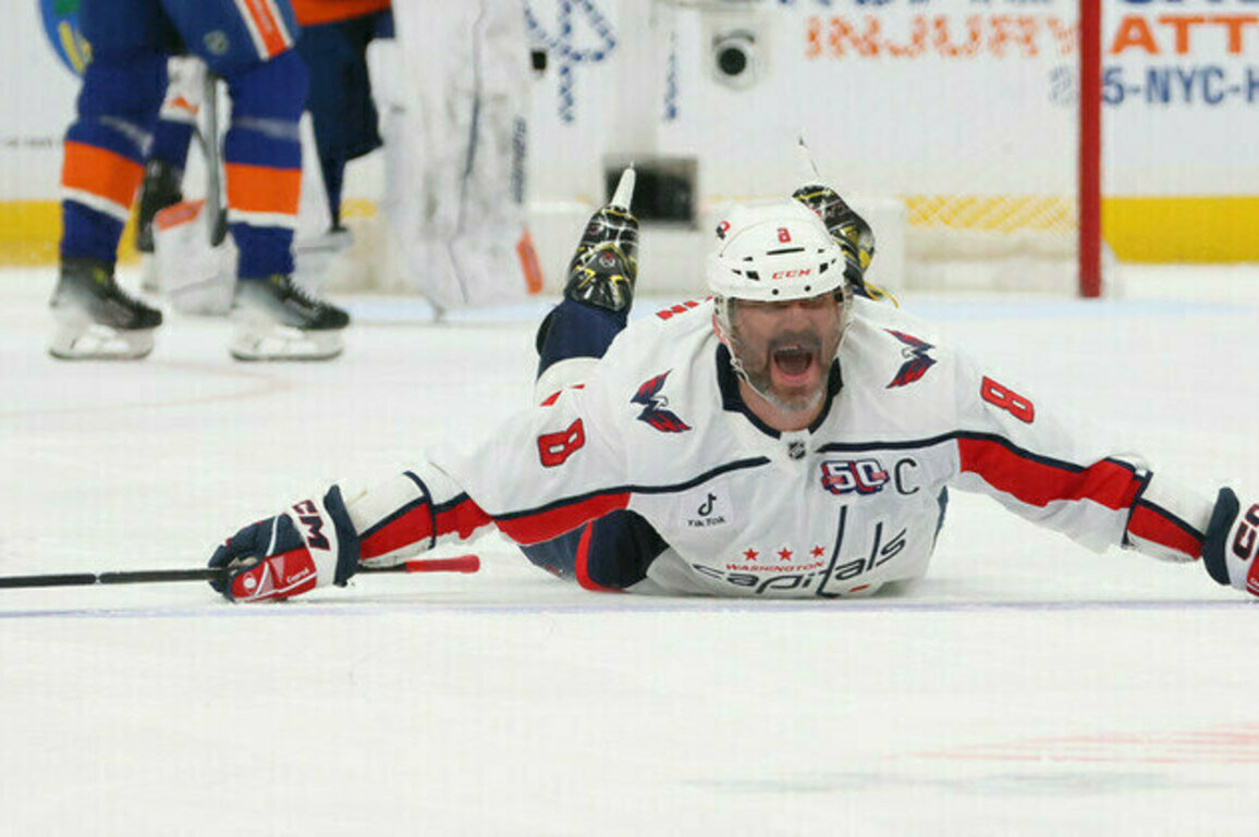 Putin hails Russian hockey star for breaking NHL record 