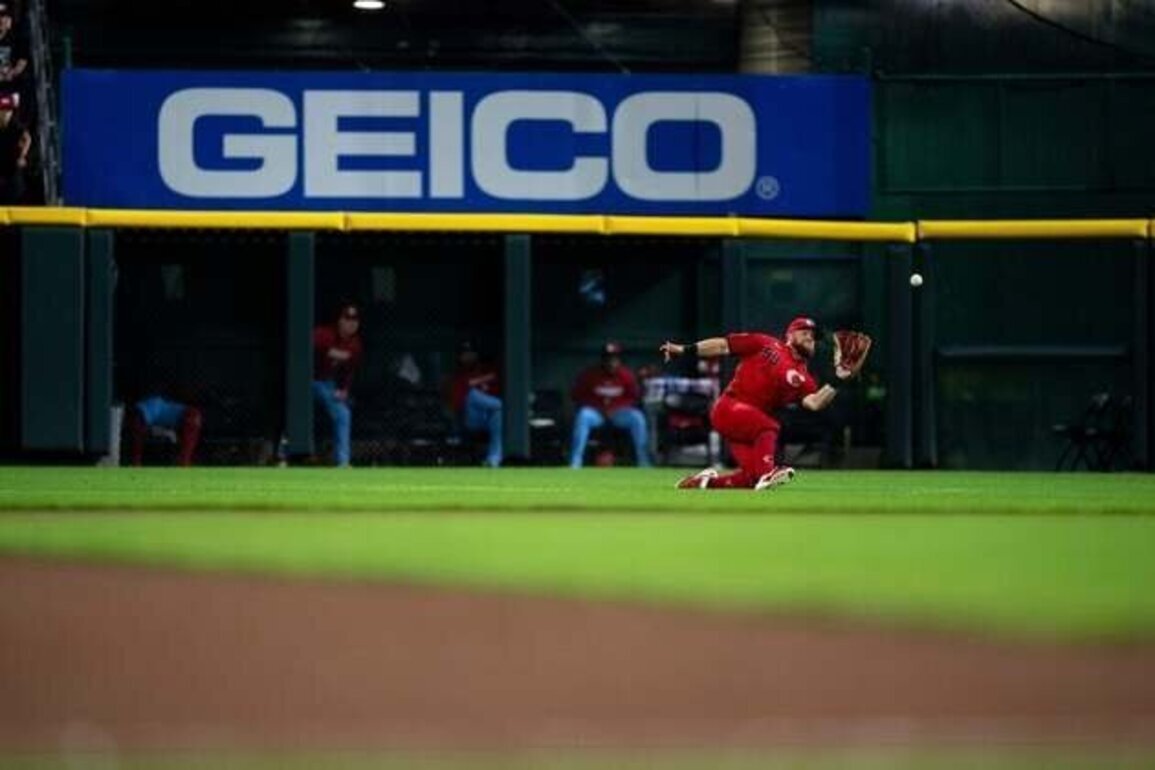 Reds prevail in extras against Cardinals to avenge earlier defeat