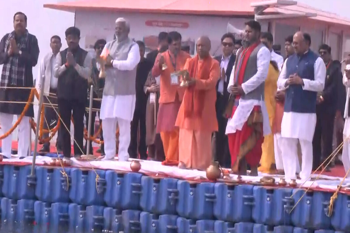 UP: CM Yogi Adityanath reviews the preparations for Magh Mela, offers prayers at Sangam