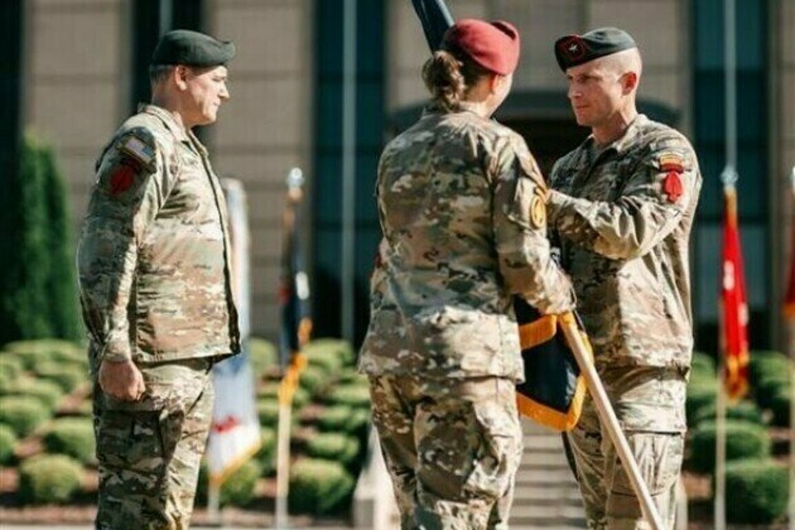 LTG Braga Relinquishes USASOC Command