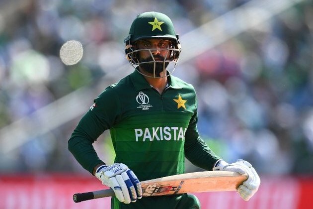 Pakistan&#039;s Hafeez in isolation after golf course virus breach