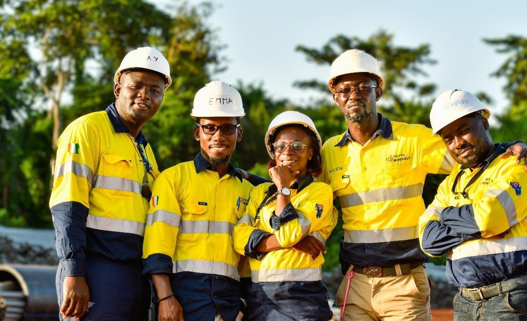 Workers at Abujar. Credit: Tietto.