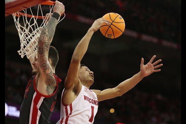 No. 13 Wisconsin handles No. 16 Ohio State for 6th straight win