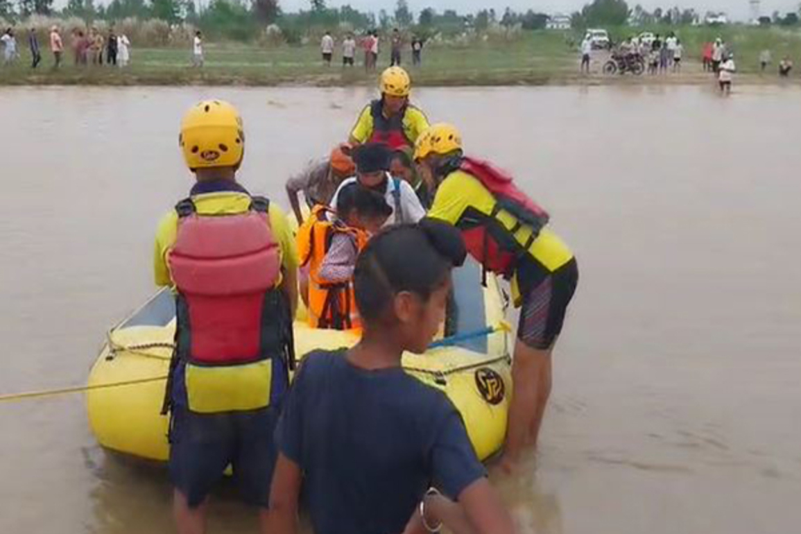 Uttarakhand: SDRF rescues 34 people, including 21 children, stranded by swollen river in Udham Singh Nagar