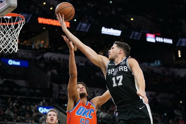 Dejounte Murray's triple-double leads Spurs to rout of Thunder