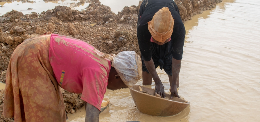 Miners at work at a galamsey site in Kunsu, Ghana. For many groups, ASM is the most stable source of income. Photo: Delali Adogla-Bessa / Shutterstock