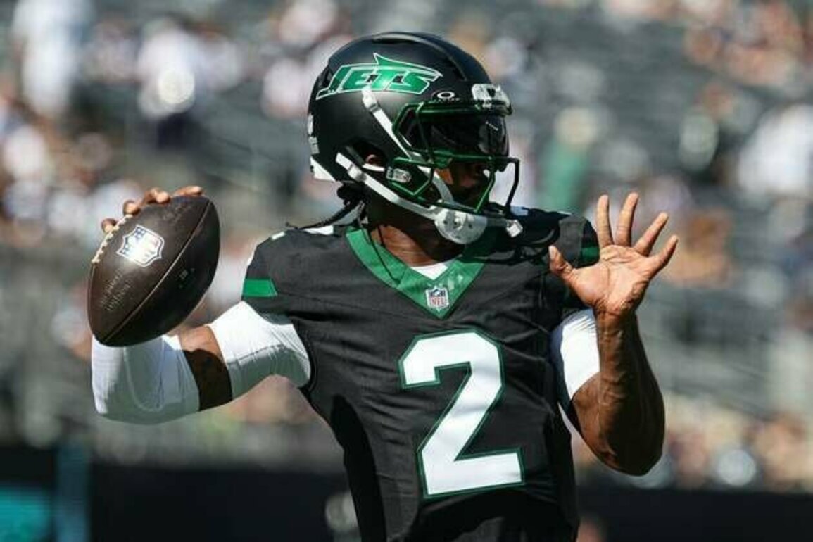 Jets bench QB Justin Fields, Tyrod Taylor to start