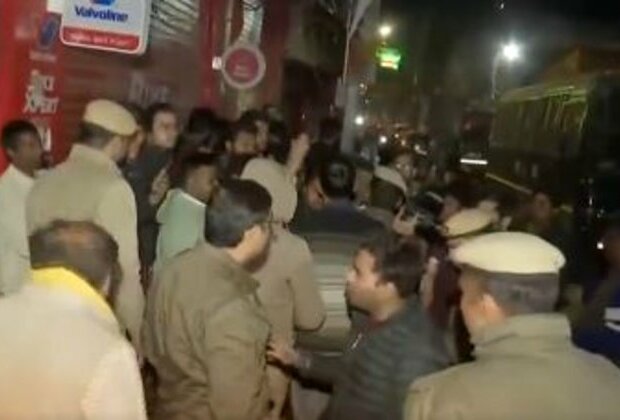 Delhi Polls: Scuffle breaks out between AAP-BJP workers in Sangam Vihar, both parties allege attack on each other