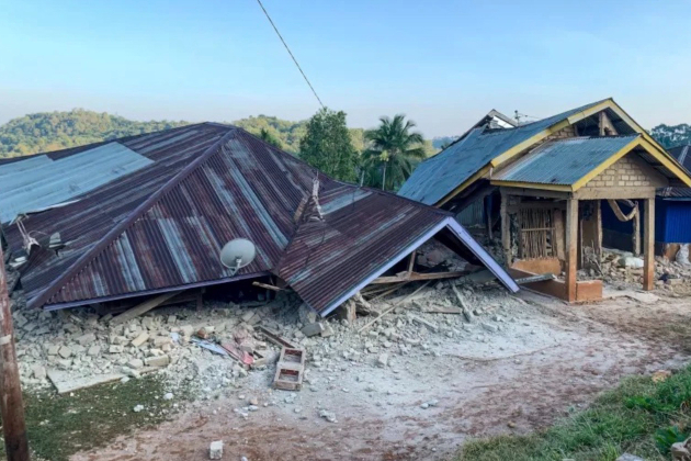 Earthquakes in Indonesia  kill scores; tremor in Spain damages homes