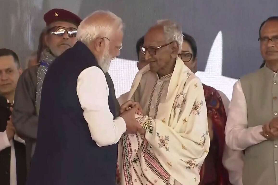 PM Modi felicitates BJP veteran worker Makhanlal Sarkar during swearing-in ceremony in Kolkata