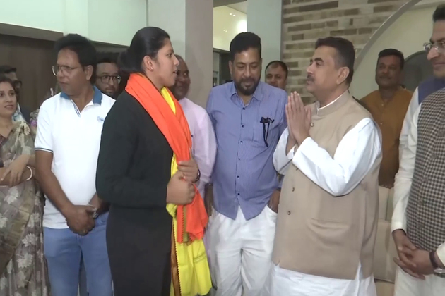 Suvendu Adhikari meets World Cup winner Richa Ghosh; hails India's triumph