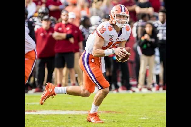 College football stars 'want to play' plan players association