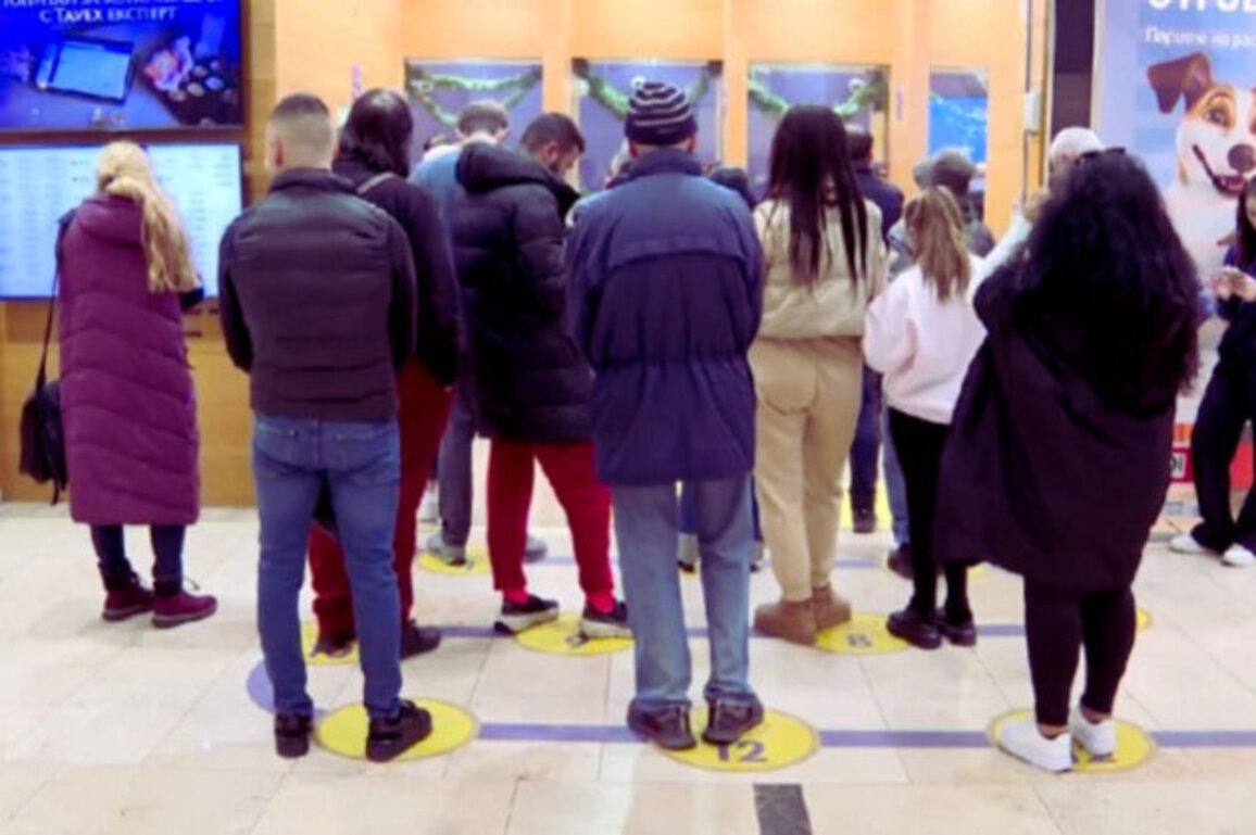 Why Bulgarians Are Losing Money by Rushing to Exchange Leva For Euros
