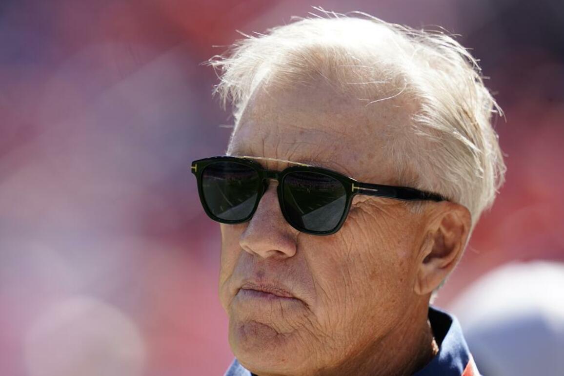 Jeff Sperbeck dies after reportedly falling out of John Elway-driven golf cart