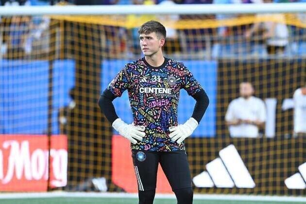 Philadelphia signs GK George Marks to new contract