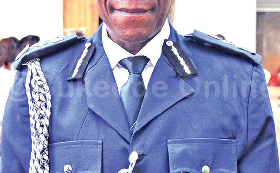 Okoth Ochola aduumira poliisi Okoth Ochola aduumira poliisi