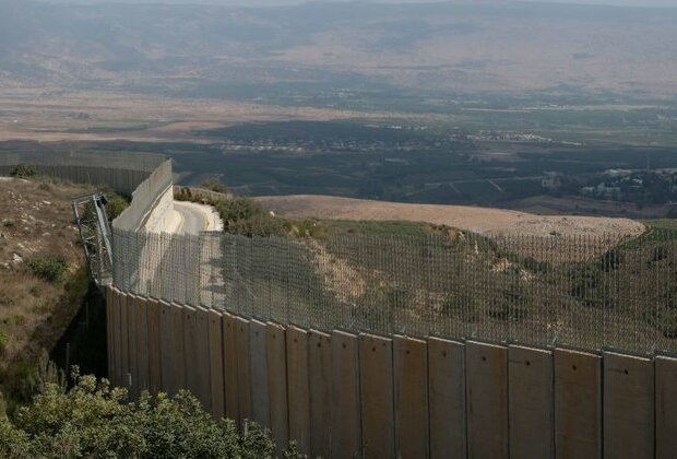 Netanyahu pledges to build anti-migrant wall