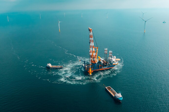 Hydrohammer IQ6 in action alongside Van Oord’s offshore installation vessel Boreas during the foundation installation campaign for Nordseecluster A