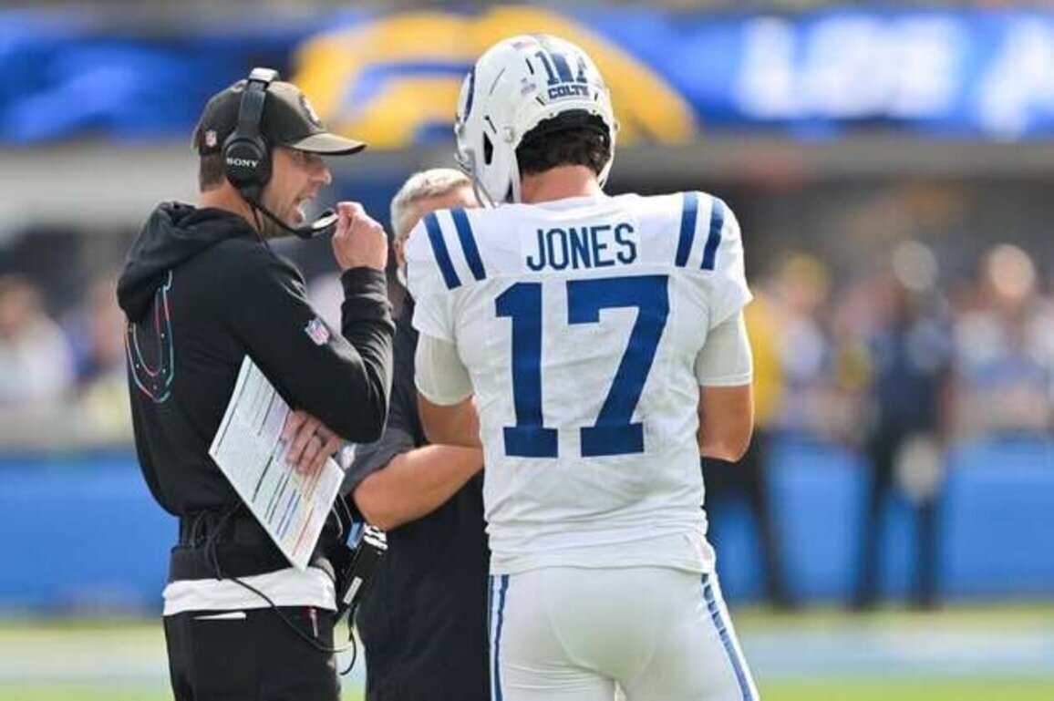 Colts QB Daniel Jones takes field, targets training camp, Week 1