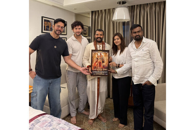 'Mahakavya Shri Ramayan Katha' cast meets 'Hanuman Ansh' star Shobinaw Satyaa in Varanasi