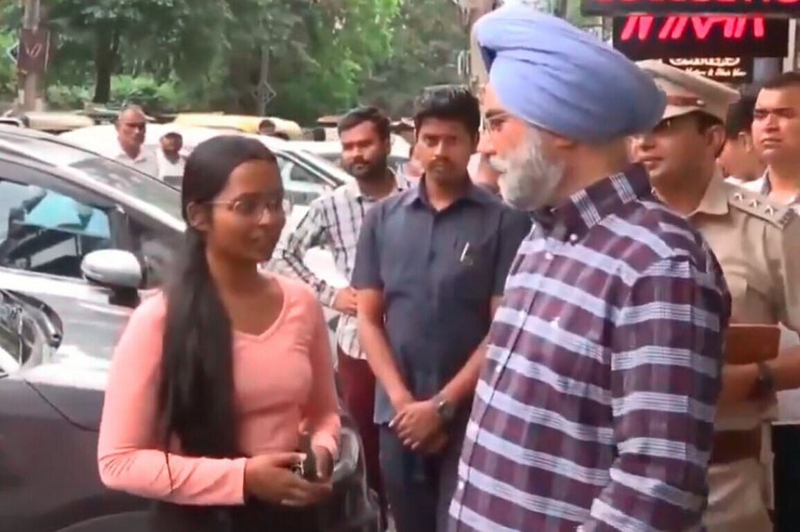 Delhi LG Taranjit Singh Sandhu visits Kamla Nagar Market, interacts with locals