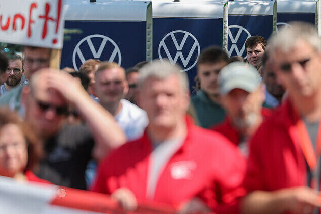 German industry bleeding jobs  business lobby