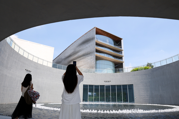 CHINA-GUANGDONG-SHENZHEN INTERNATIONAL MUSEUM OF ART-OPENING (CN)