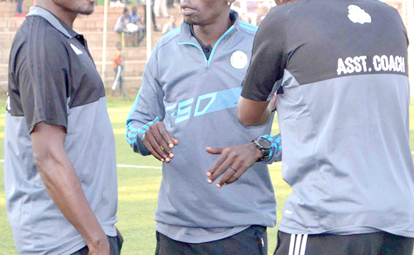 Abatendesi ba Katwe; Hassan Mubiru (ku kkono),Tonny Odur ne Ismail Kintu Abatendesi ba Katwe; Hassan Mubiru (ku kkono),Tonny Odur ne Ismail Kintu