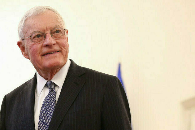 Ukraine willing to de facto cede land to Russia  Trump envoy