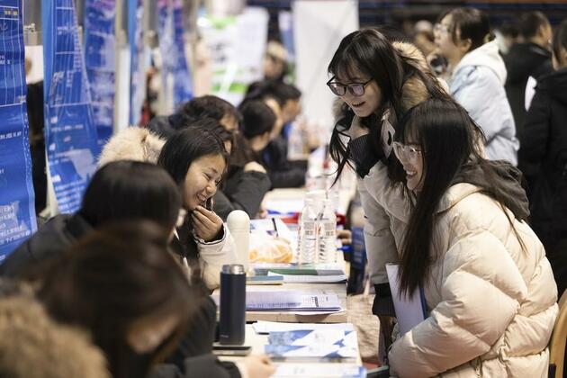 China taps policy tools, emerging industries to unlock job market potential
