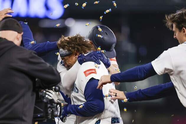 Josh Naylor, Cal Raleigh rally Mariners to walk-off win over A's