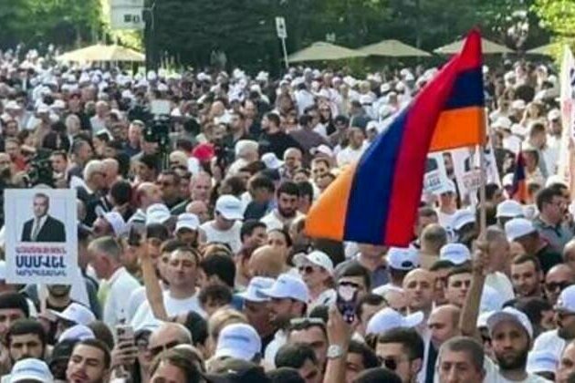 Thousands march in Yerevan to free jailed Russian-Armenian businessman (VIDEOS)