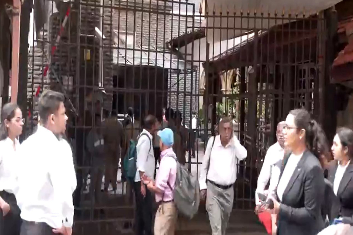 Bombay High Court recieves bomb threat, staff members vacate premises