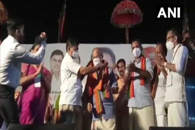 'Metro Man' E Sreedharan formally joins BJP