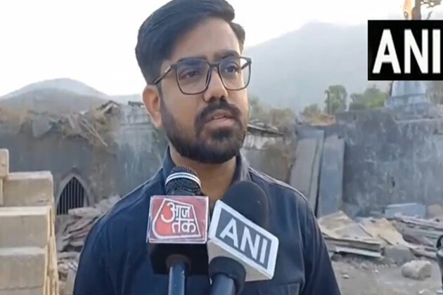 District administration removes illegal encroachments near Uparkot Fort in Junagadh