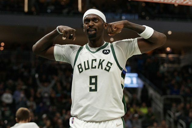 Bucks pull away from Heat by halftime, cruise to win