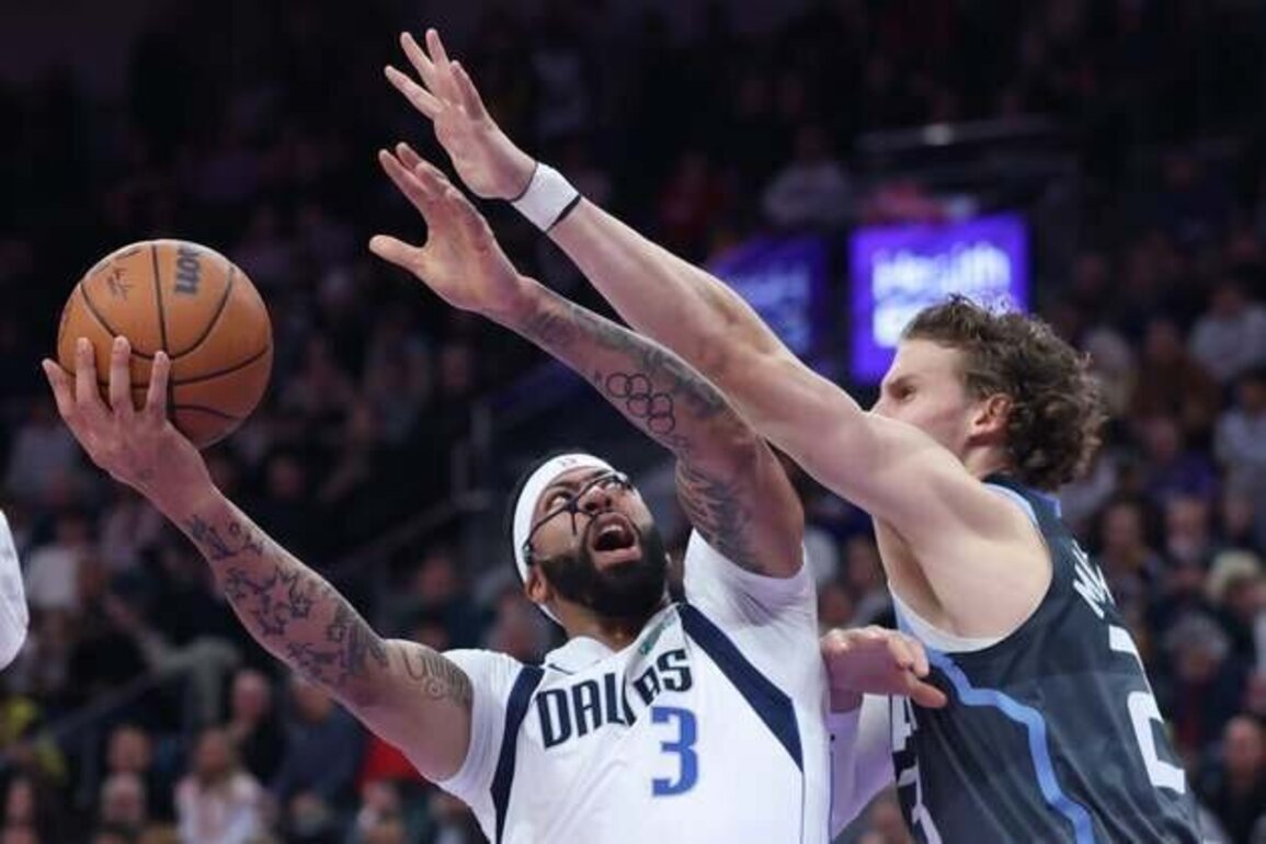 Mavericks' Anthony Davis (hand) sidelined, may need surgery