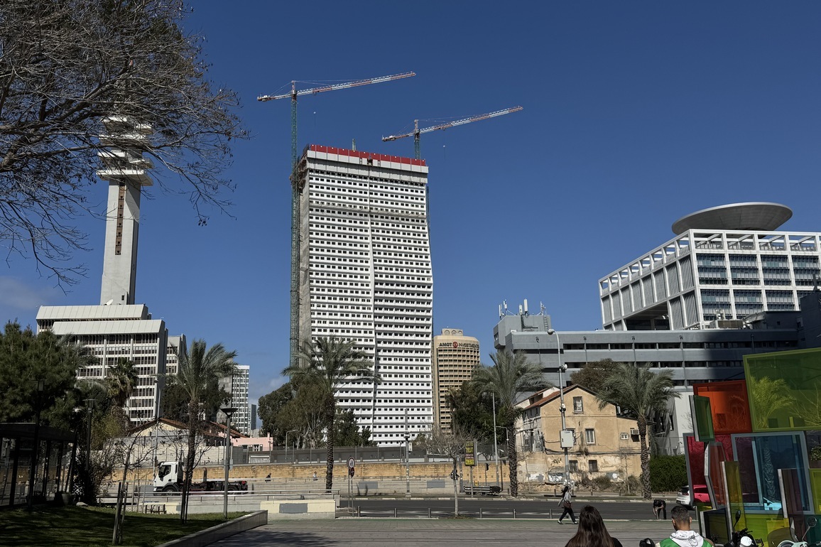 U.S. authorizes departure of non-essential embassy staff from Israel over safety risks