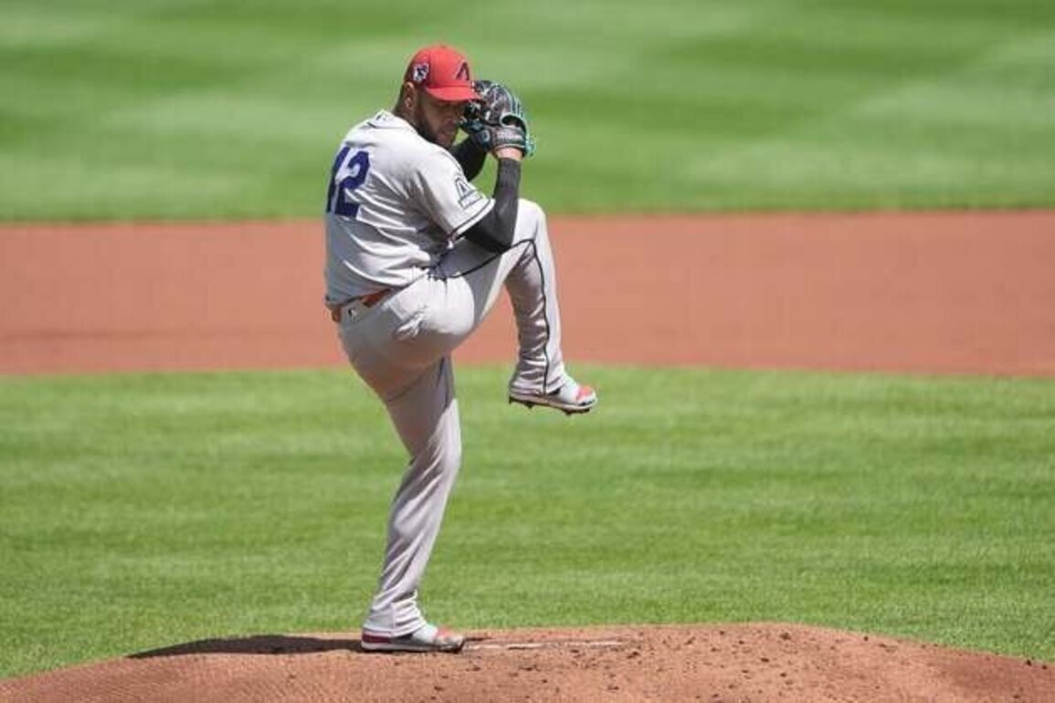 Diamondbacks plate three in 10th, down Orioles 8-5