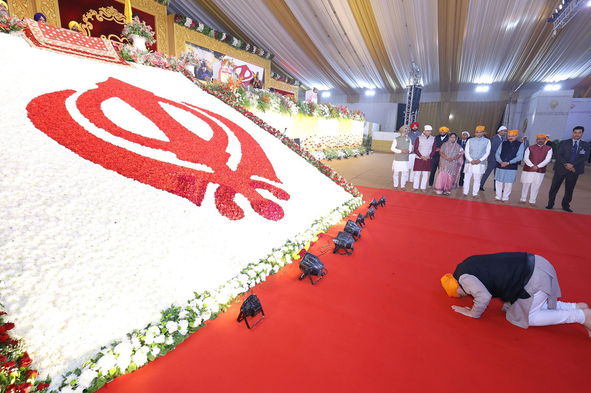 Union Home Minister Amit Shah pays homage to Guru Tegh Bahadur on 350th Martyrdom Day in Delhi