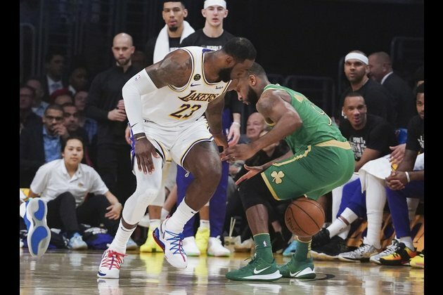James' late jumper helps Lakers edge Celtics
