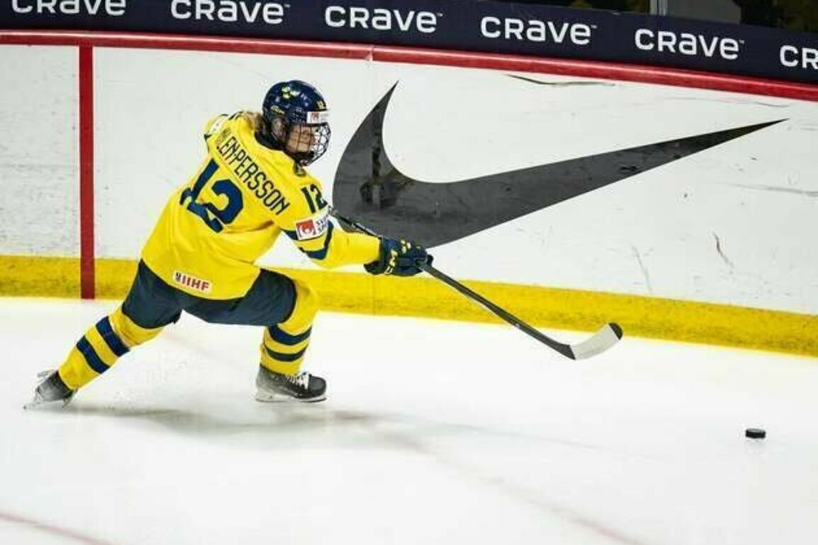 Sirens sign D Maja Nylen Persson to extension