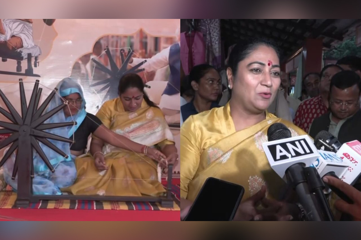 Delhi CM Rekha Gupta inaugurates Khadi Exhibition ahead of Gandhi Jayanti
